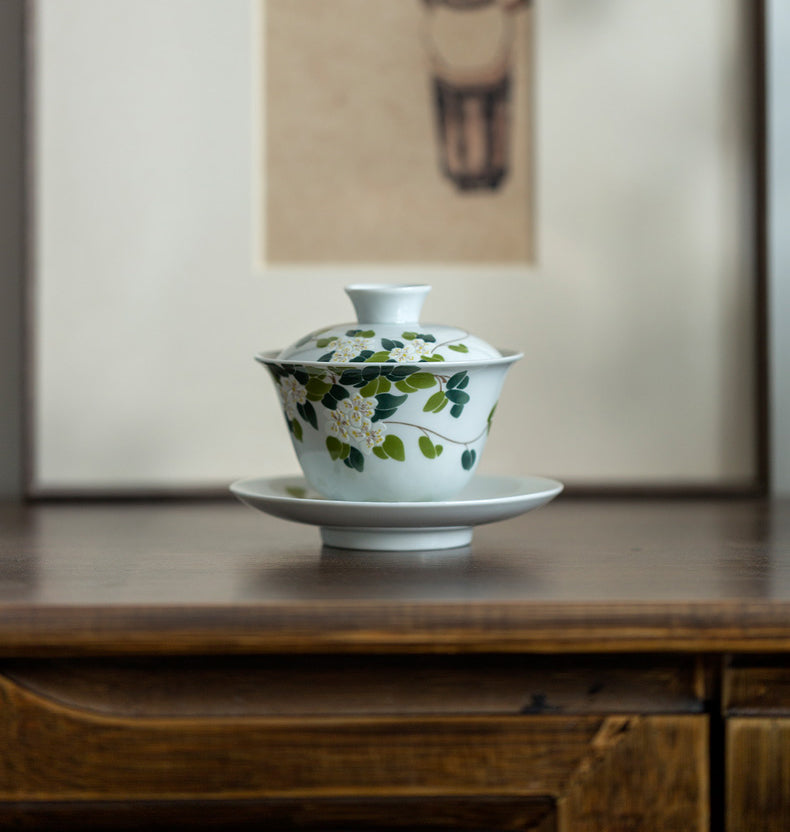Гайвань — специальная чашка для заваривания чая из стекла/глины/фарфора, с крышкой и блюдцем, объемом 80-200 мл.