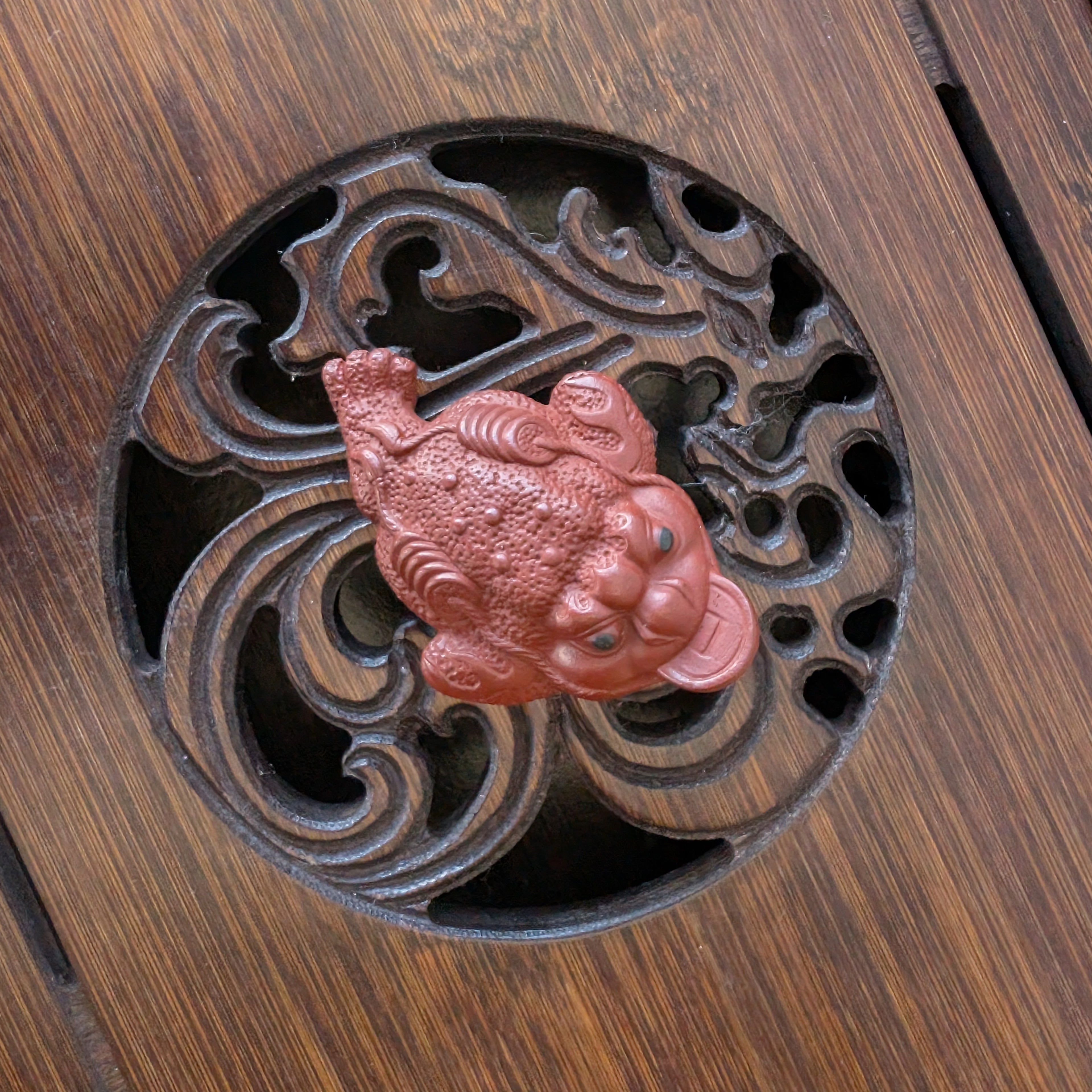 Трилапа жаба удачі