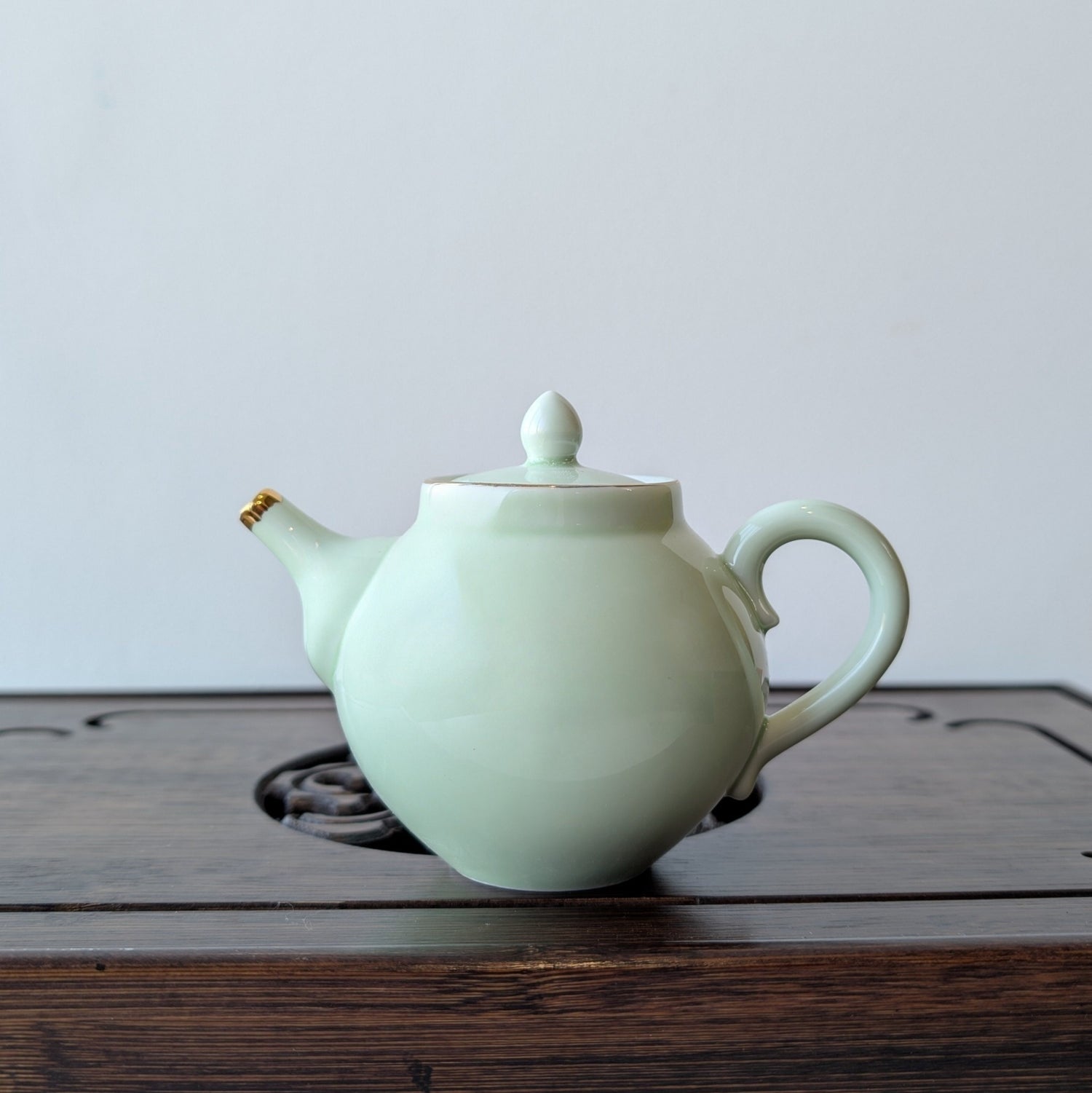 Фарфоровий чайник