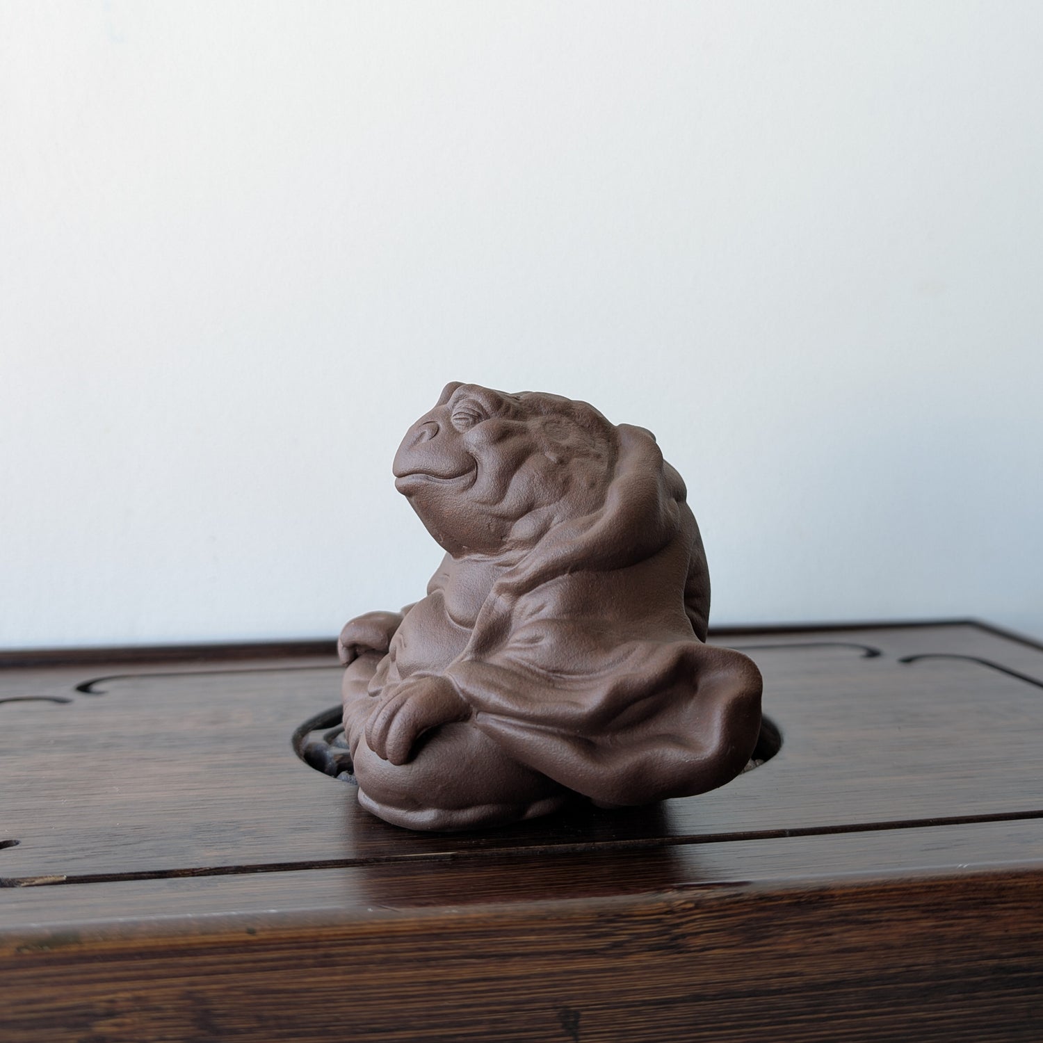 Чайна Фігурка Посміхнений Жабко-Монах 02