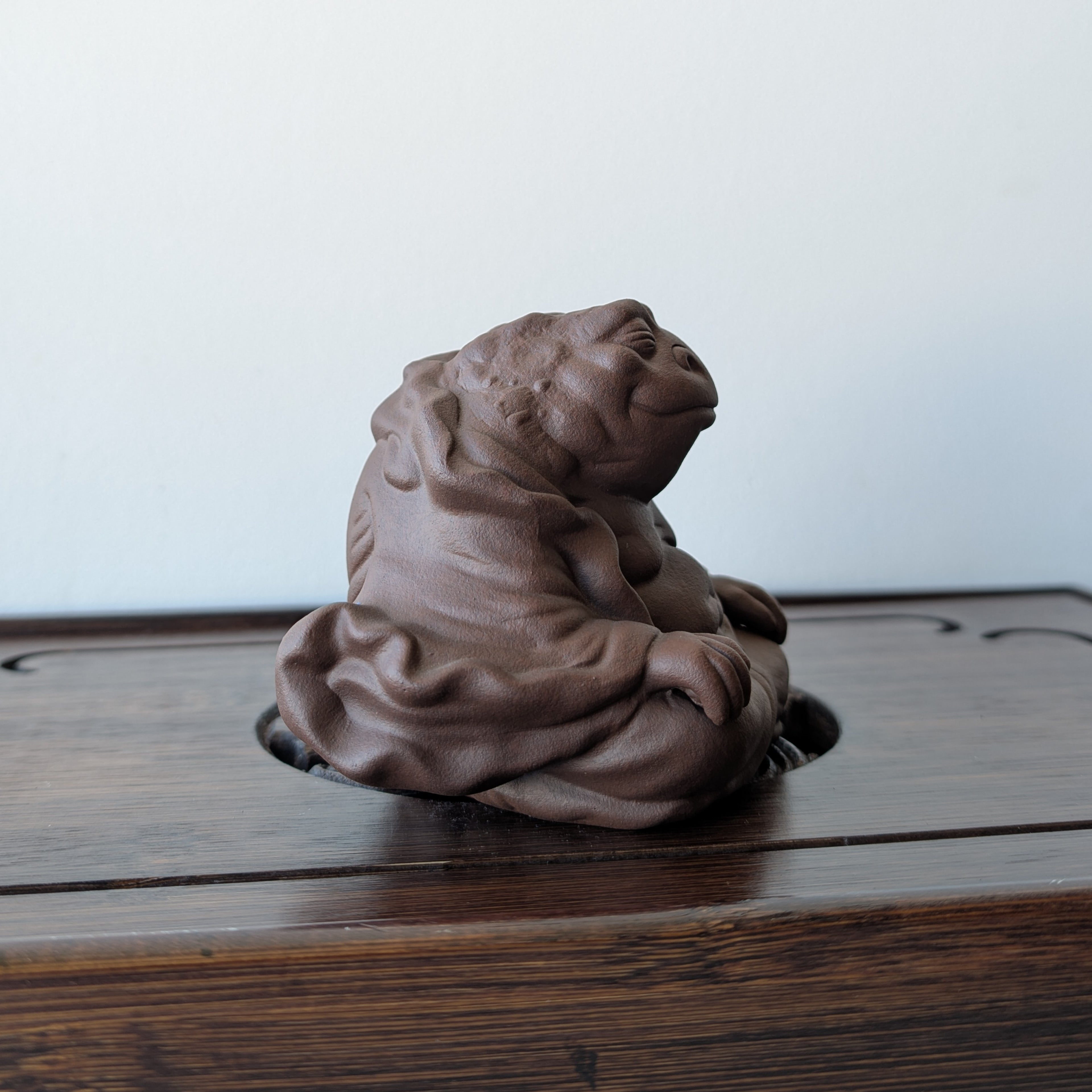 Чайна Фігурка Посміхнений Жабко-Монах 02